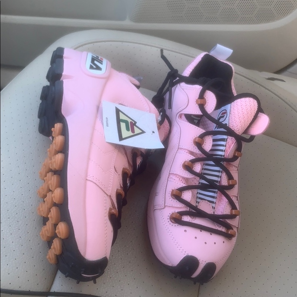 ❄️Flash Sale NWT Fila Pink Sneakers